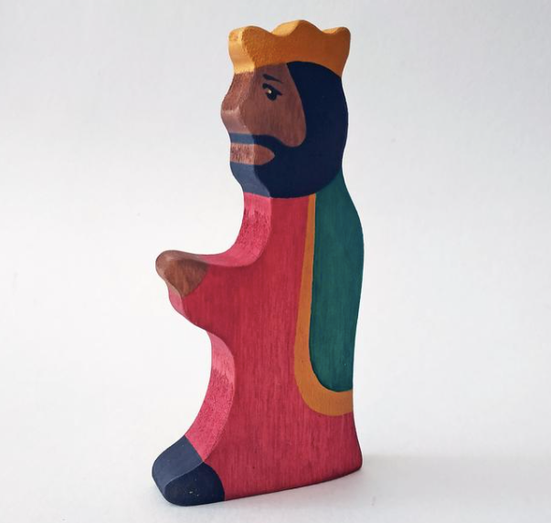 Wooden King and Queen figurines