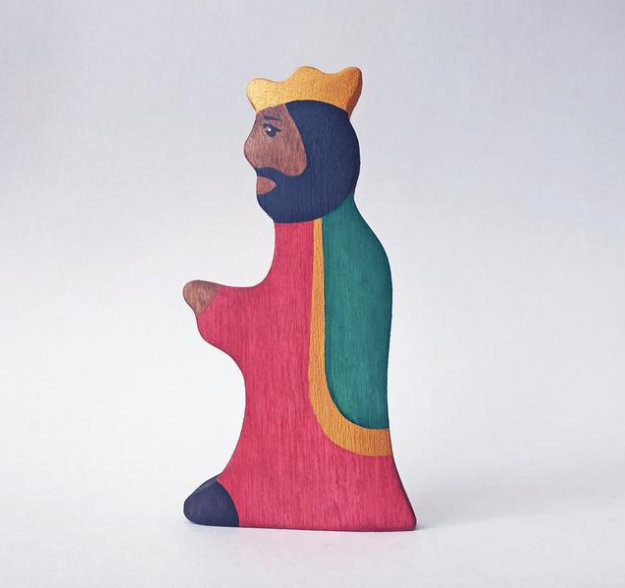 Wooden King and Queen figurines