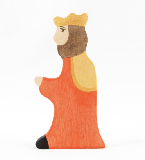 Wooden King and Queen figurines