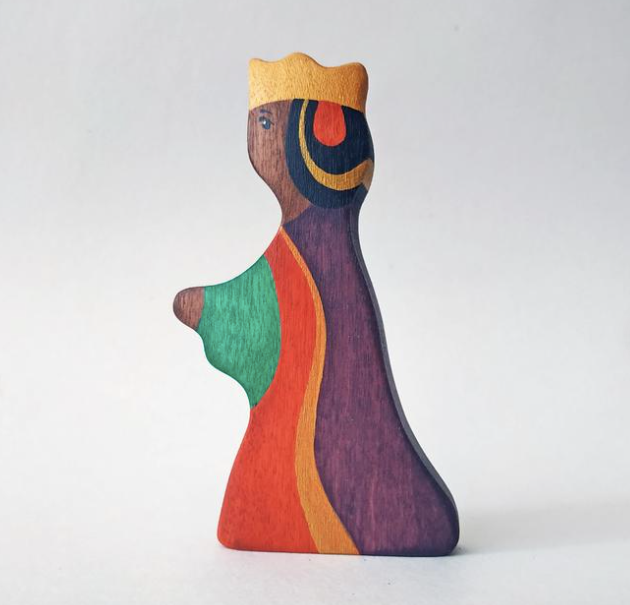 Wooden King and Queen figurines
