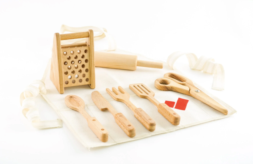 https://poppybabyco.com/cdn/shop/products/WoodenKitchenPlaysetAccessories.png?v=1656529297