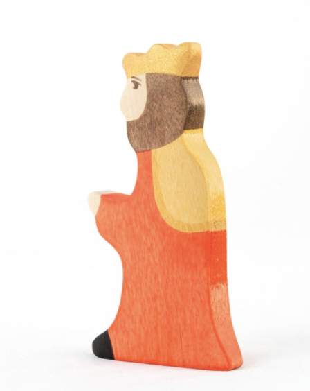 Wooden King and Queen figurines