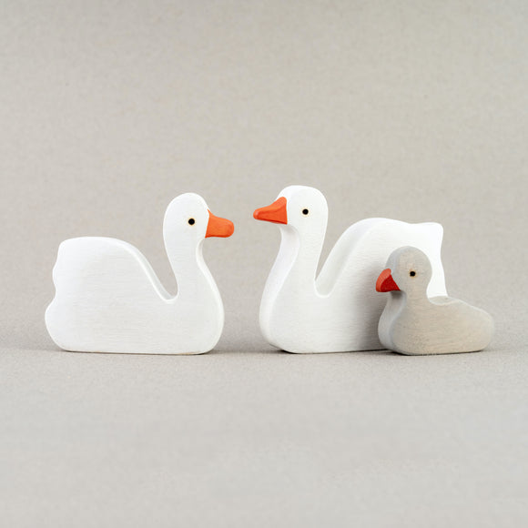 Waldorf Wooden Swan Family Set painted- 3 pieces